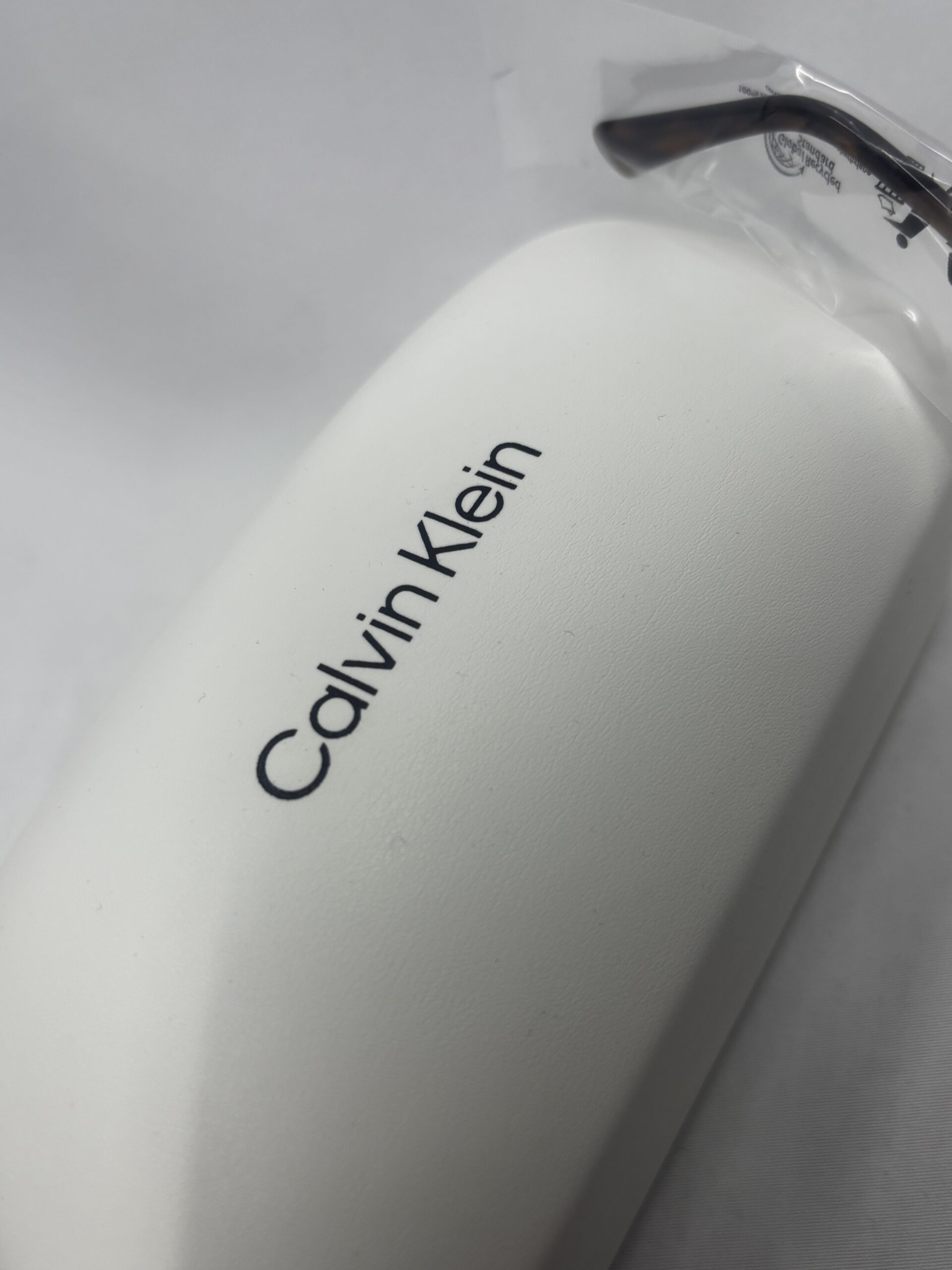 etui okularów Calvin Klein brązowe męskie.4