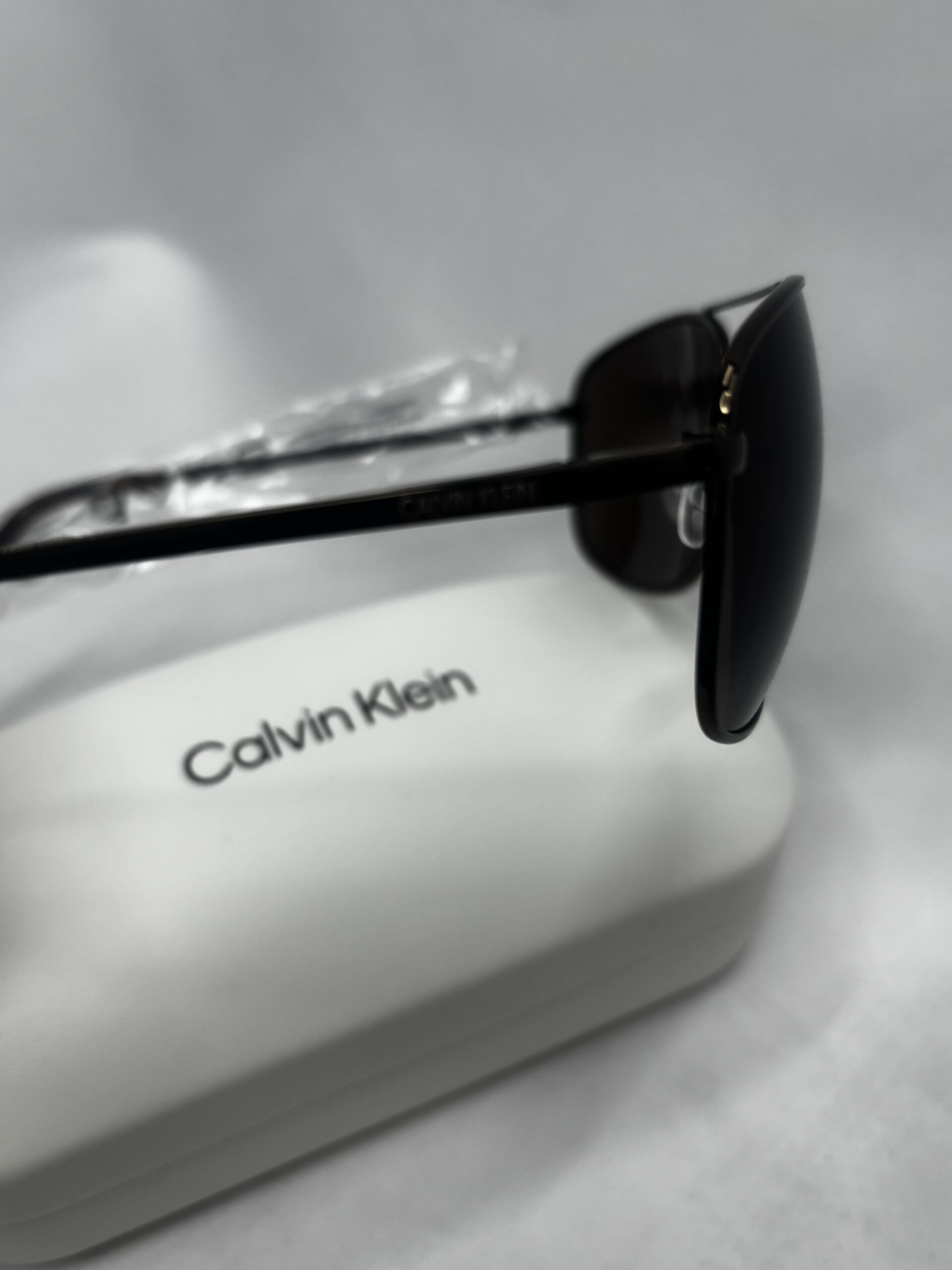 nauszniki okularow Calvin Klein brązowe męskie.3