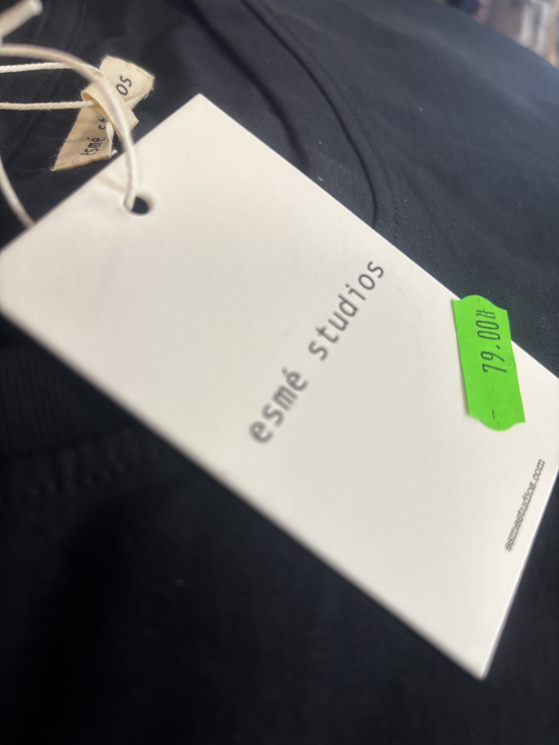 metka basic czarny damski Esmé Studios.3