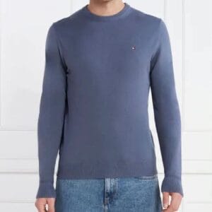sweter Tommy Hilfiger na modelu.2